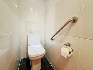 Downstairs wc- click for photo gallery